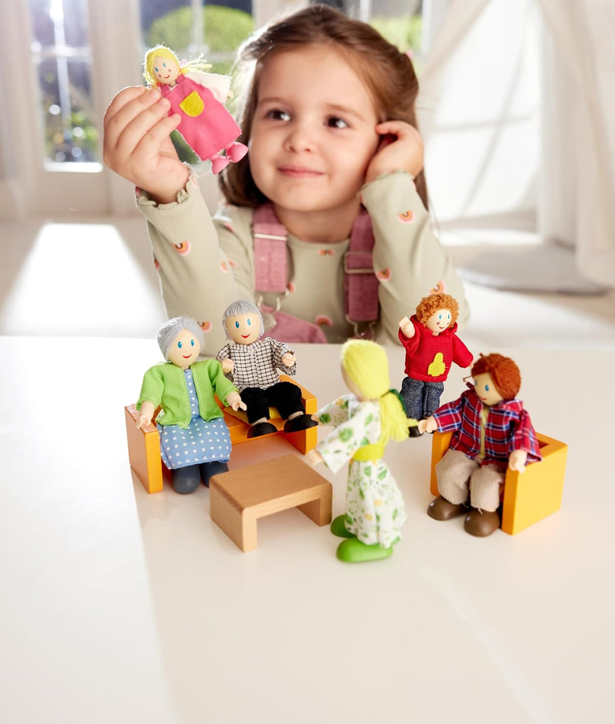 Hape - Famille de Poupées Hape – 6 Personnages pour Maison de Poupée